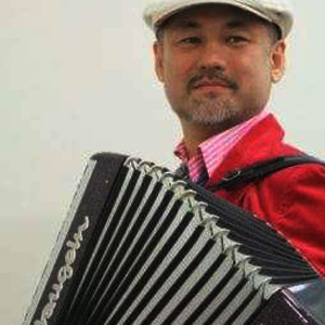 音楽の広場のアコーディオン演奏