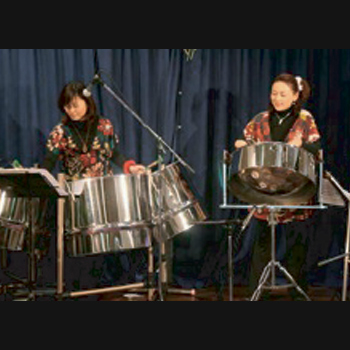 音楽の広場スティルパンの演奏