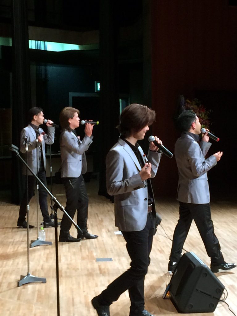 音楽の広場のアカペラの出張生演奏