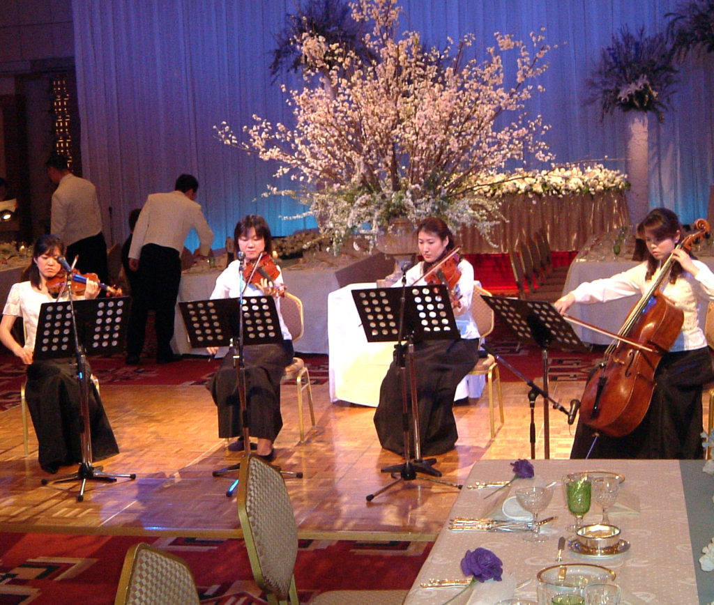 生演奏の出張サービス。音楽の広場の弦楽カルテット