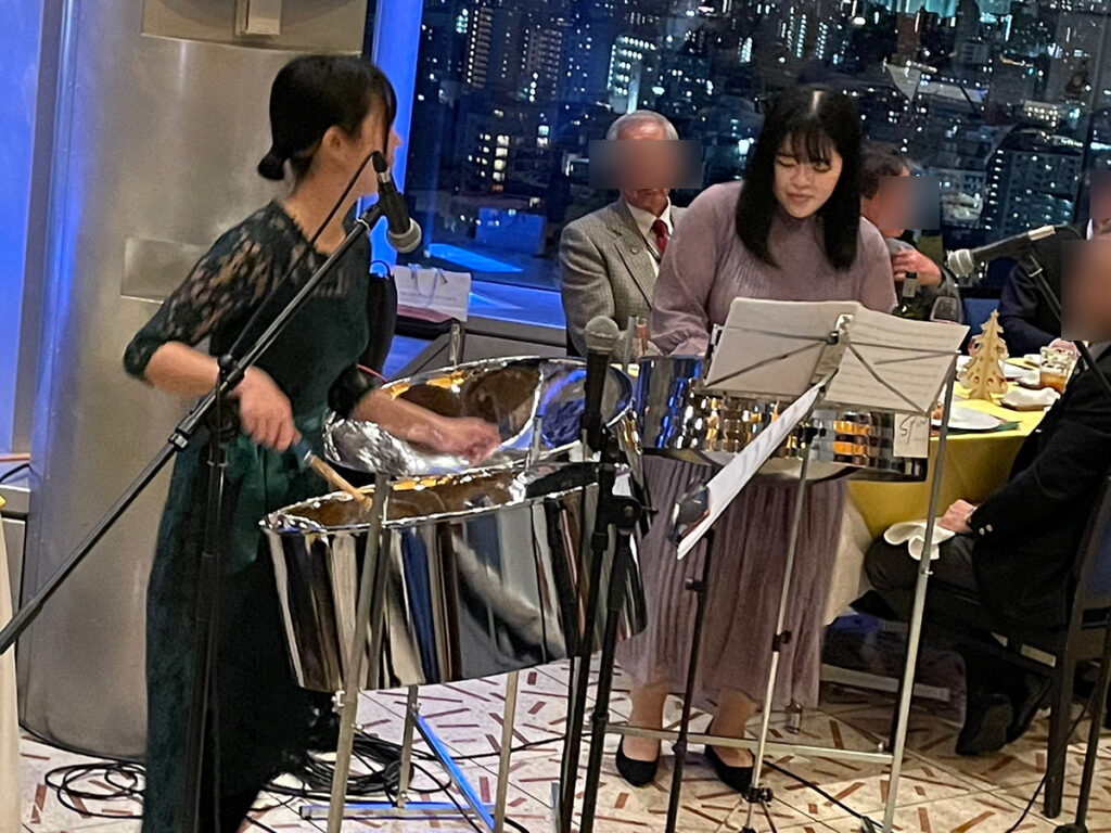 音楽の広場のスティル・パンの演出